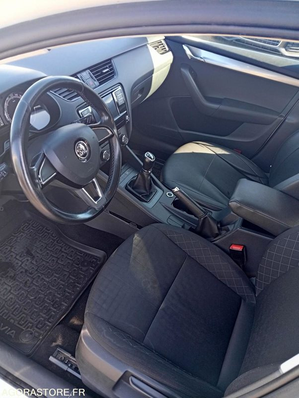 EY-523-LF - Roulant - SKODA OCTAVIA - VP - 384 000 Kms - Car: picture 5 EY-523-LF - Roulant - SKODA OCTAVIA - VP - 384 000 Kms - Car: picture 5