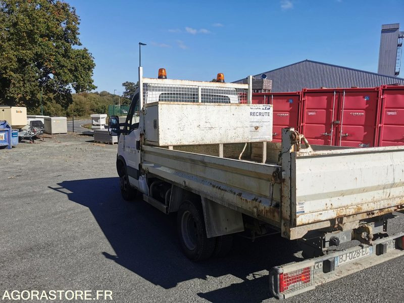 FOURGON BENNE - IVECO - DAILY 35C13 - 2011 / 264350 KM - BJ028EC - Tipper van: picture 4 FOURGON BENNE - IVECO - DAILY 35C13 - 2011 / 264350 KM - BJ028EC - Tipper van: picture 4