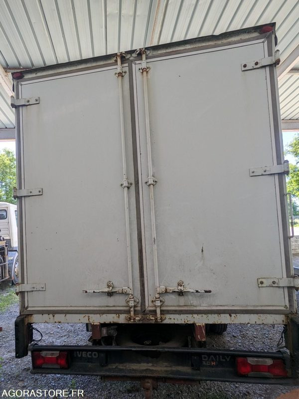 FOURGON IVECO 35C18 - 2008 - 182 000 KM - Panel van: picture 5 FOURGON IVECO 35C18 - 2008 - 182 000 KM - Panel van: picture 5