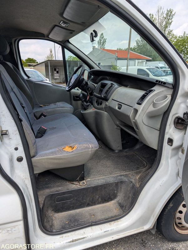 FOURGON TOLE MOINS 3T5 RENAULT TRAFIC - Panel van: picture 5 FOURGON TOLE MOINS 3T5 RENAULT TRAFIC - Panel van: picture 5