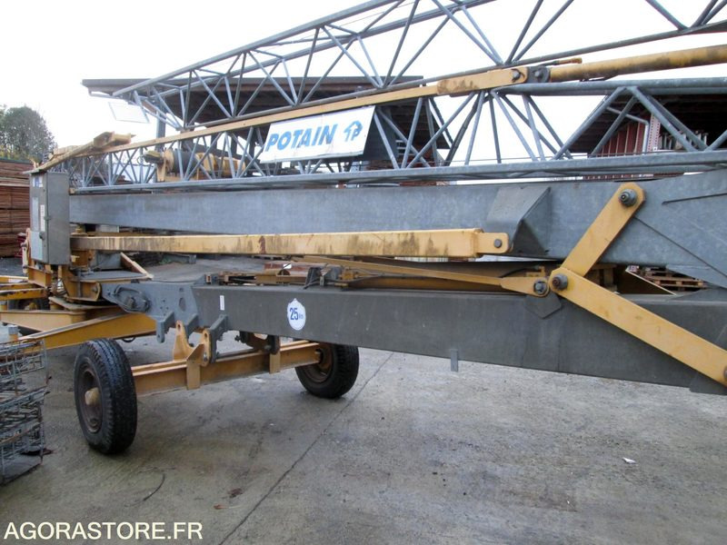 GRUE - POTAIN HD 10 A - TRES BON ETAT - Garden equipment: picture 2 GRUE - POTAIN HD 10 A - TRES BON ETAT - Garden equipment: picture 2