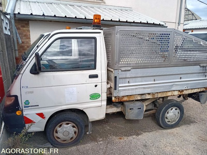 LOTS DE 2 PIAGGIO PORTER AVEC 1 CARTE GRISE - Tipper van: picture 1 LOTS DE 2 PIAGGIO PORTER AVEC 1 CARTE GRISE - Tipper van: picture 1