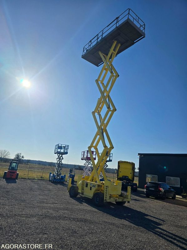 Nacelle JLG 4394 RT - Scissor lift: picture 2 Nacelle JLG 4394 RT - Scissor lift: picture 2