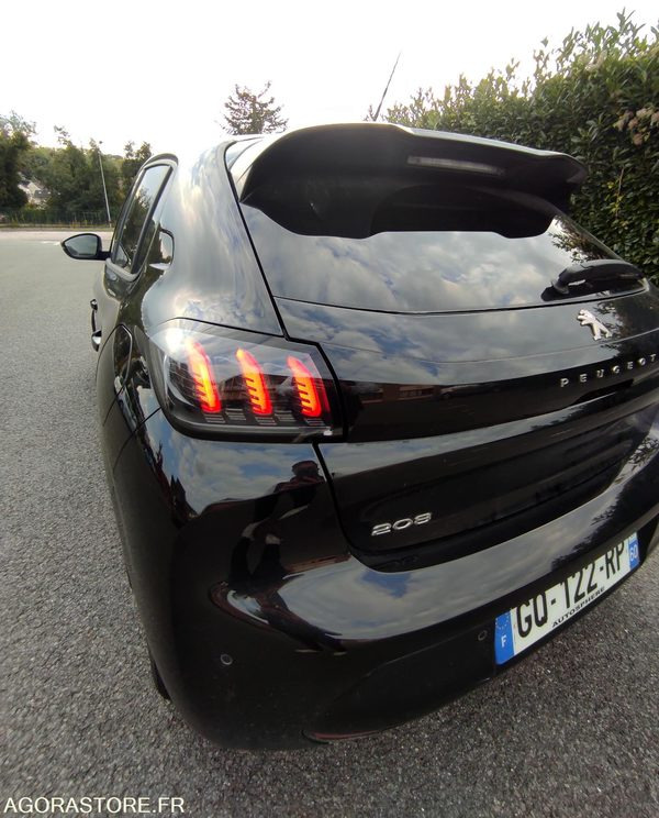 PEUGEOT 208 100 S&S EAT8 - finition ALLURE - MEC 2023 - Car: picture 5 PEUGEOT 208 100 S&S EAT8 - finition ALLURE - MEC 2023 - Car: picture 5