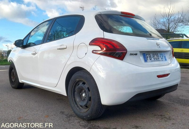 PEUGEOT 208 - 2018 - 121361km - ESSENCE - pour pièces - Car: picture 5 PEUGEOT 208 - 2018 - 121361km - ESSENCE - pour pièces - Car: picture 5