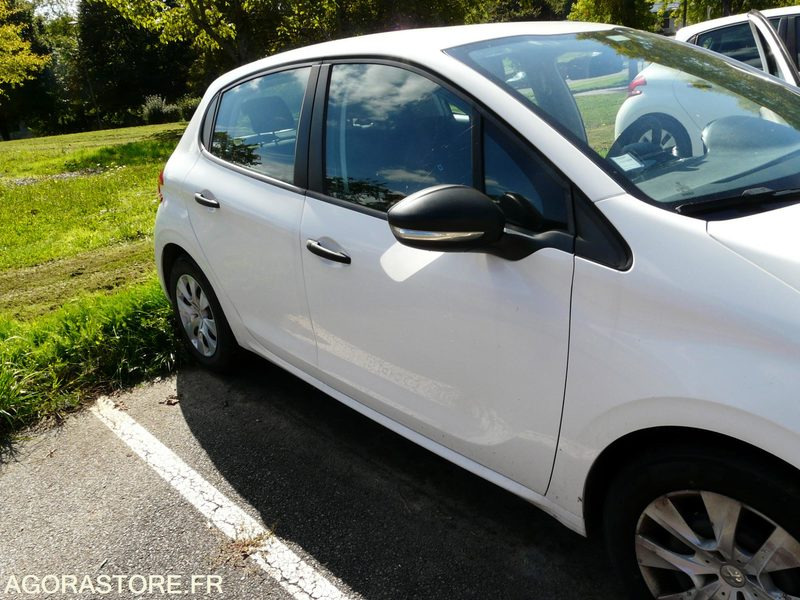 PEUGEOT 208 DX190CZ - Car: picture 2 PEUGEOT 208 DX190CZ - Car: picture 2