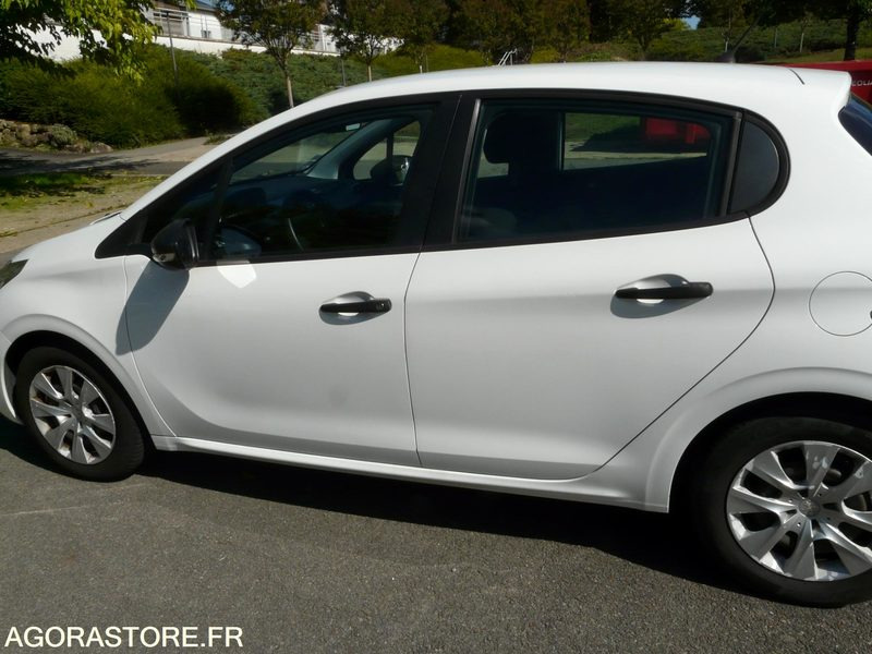 PEUGEOT 208 DX207CZ - Car: picture 4 PEUGEOT 208 DX207CZ - Car: picture 4