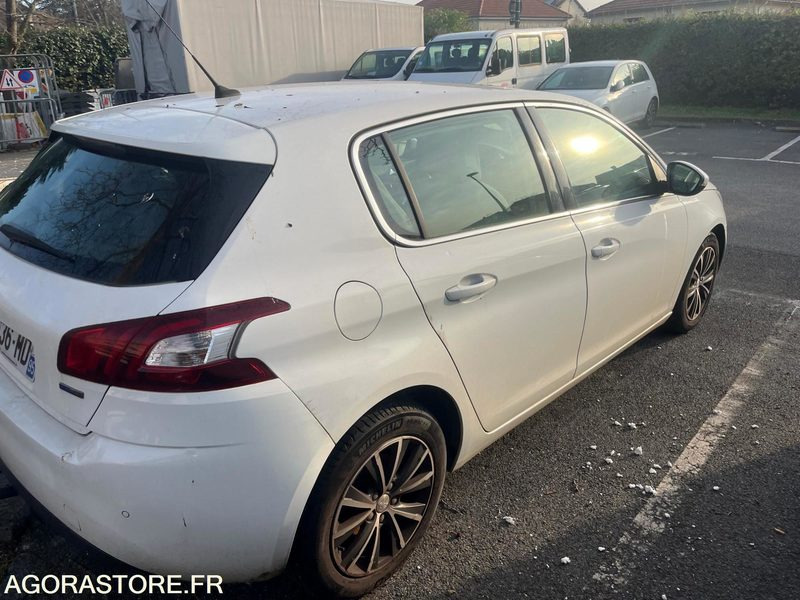 PEUGEOT 308 ESSENCE 130000 kms 2016 - Car: picture 3 PEUGEOT 308 ESSENCE 130000 kms 2016 - Car: picture 3