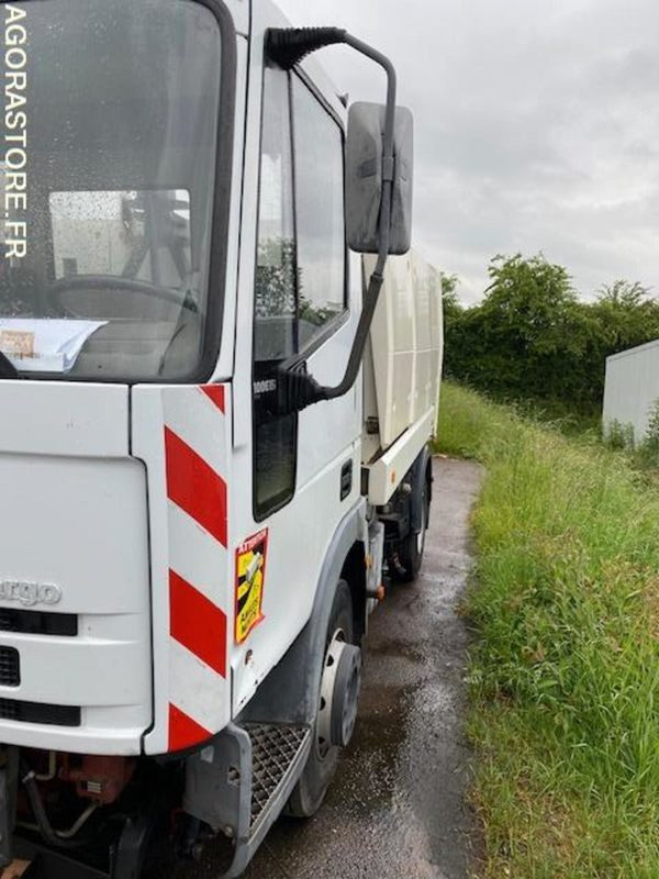 PL laveuse IVECO 100E15 1995 - Road sweeper: picture 4 PL laveuse IVECO 100E15 1995 - Road sweeper: picture 4