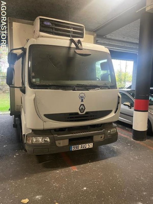 POID LOURD RENAULT MIDLUM - Refrigerator truck: picture 2 POID LOURD RENAULT MIDLUM - Refrigerator truck: picture 2