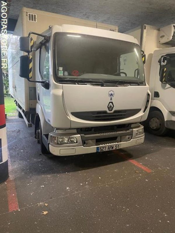 POID LOURD Renault Premium - Box truck: picture 1 POID LOURD Renault Premium - Box truck: picture 1