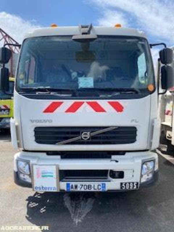 PORTEUR BOM 12T VOLVO GEESINK - 265230 KM/ 2010 (5095) - Garbage truck: picture 2 PORTEUR BOM 12T VOLVO GEESINK - 265230 KM/ 2010 (5095) - Garbage truck: picture 2