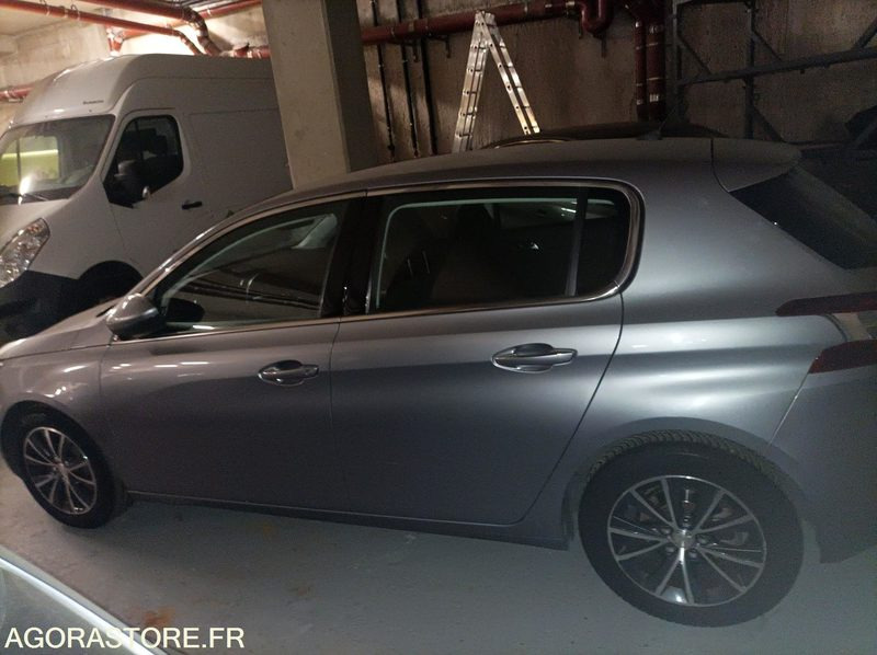 Peugeot 308 - 2015 - 120000 km - Car: picture 3 Peugeot 308 - 2015 - 120000 km - Car: picture 3