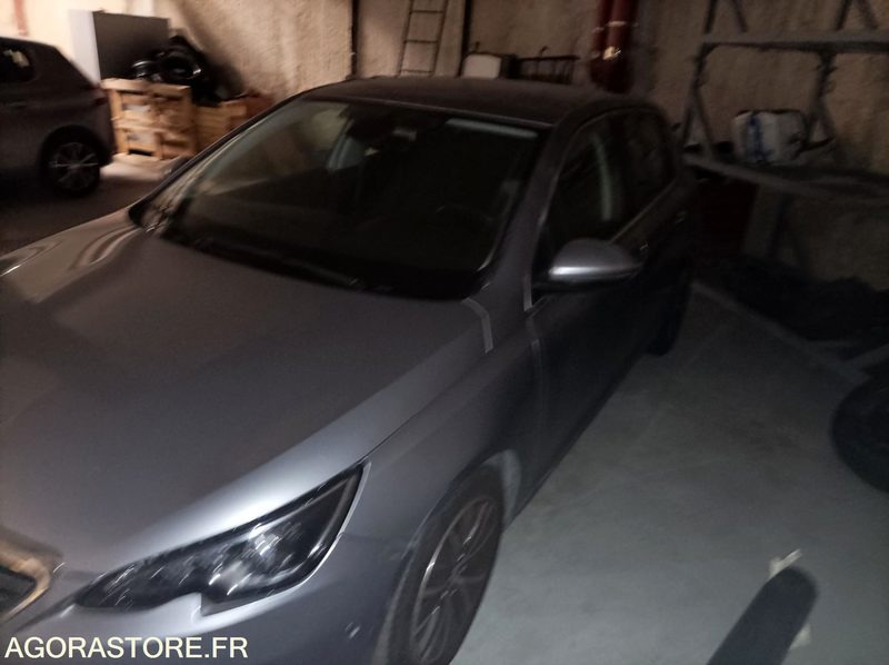 Peugeot 308 - 2015 - 90000km - Car: picture 4 Peugeot 308 - 2015 - 90000km - Car: picture 4