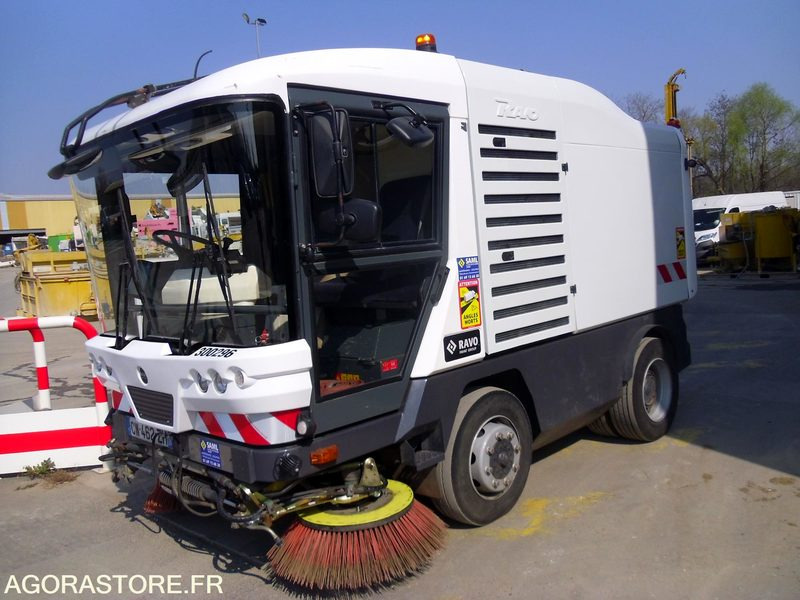 RAVO 560 E5 - Balayeuse Compacte 4m3 - 2013 / 120389 KM (CW462ZH) - Road sweeper: picture 1 RAVO 560 E5 - Balayeuse Compacte 4m3 - 2013 / 120389 KM (CW462ZH) - Road sweeper: picture 1