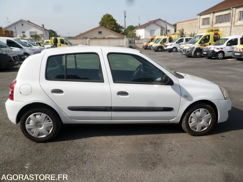 RENAULT CLIO 1.5 DCI - 2007 - Car: picture 4 RENAULT CLIO 1.5 DCI - 2007 - Car: picture 4