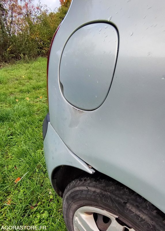 RENAULT CLIO II - Car: picture 3 RENAULT CLIO II - Car: picture 3