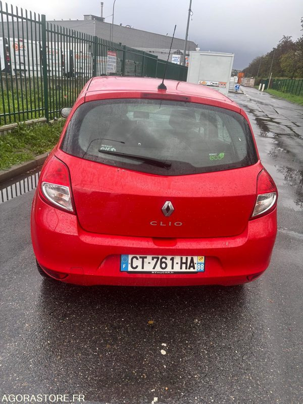 RENAULT - CLIO III (1.5 DCI) - DIESEL - 212000 kms - année 2013 - Car: picture 4 RENAULT - CLIO III (1.5 DCI) - DIESEL - 212000 kms - année 2013 - Car: picture 4