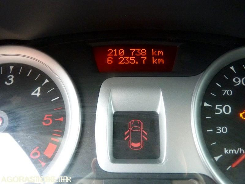 Car RENAULT - CLIO III (1.5 DCI) - DIESEL - 212000 kms - année 2013: picture 14 Car RENAULT - CLIO III (1.5 DCI) - DIESEL - 212000 kms - année 2013: picture 14