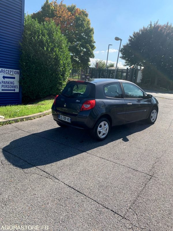 RENAULT CLIO III 16V 2006 238000 KM - Car: picture 3 RENAULT CLIO III 16V 2006 238000 KM - Car: picture 3