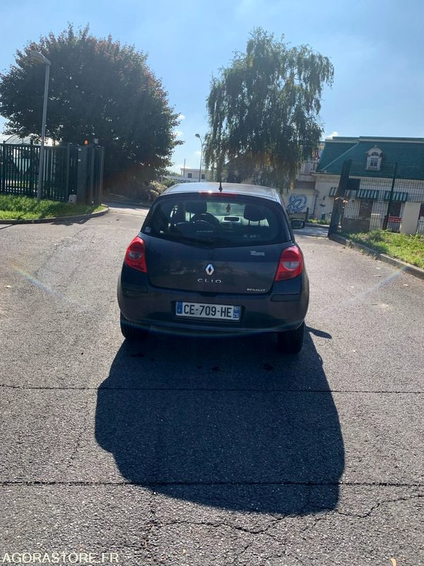 RENAULT CLIO III 16V 2006 238000 KM - Car: picture 4 RENAULT CLIO III 16V 2006 238000 KM - Car: picture 4