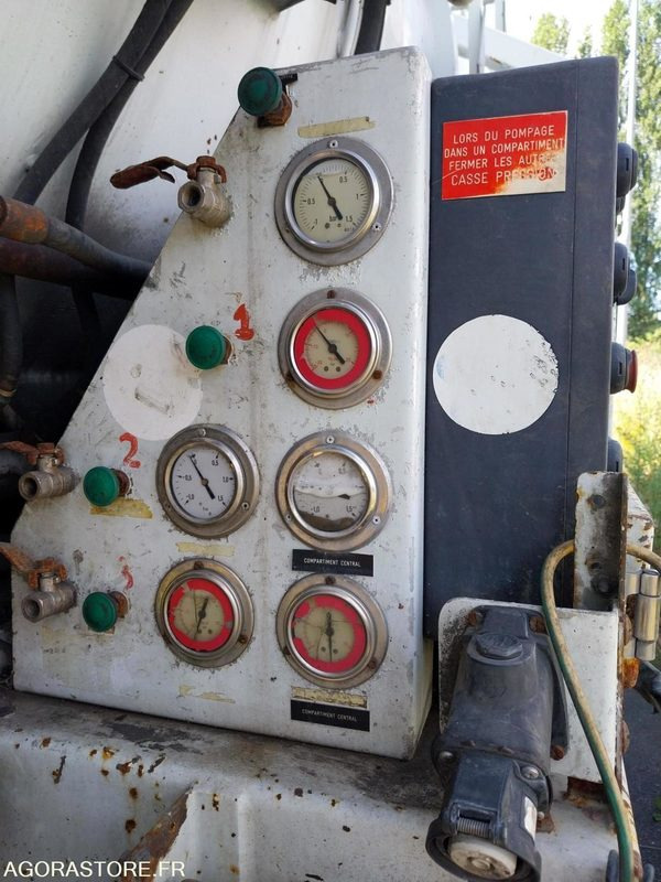 Vacuum truck RENAULT Kerax  370 Dci HUWER ADR 2005 (258080Km) ROULANT EXPORT UNIQUEMENT: picture 10