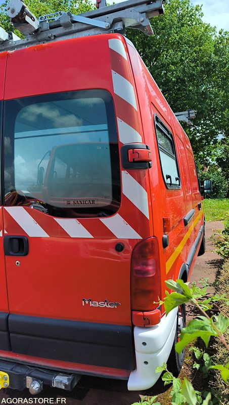 RENAULT MASTER II 2,5D - 2000 - 148197kms - Panel van: picture 4 RENAULT MASTER II 2,5D - 2000 - 148197kms - Panel van: picture 4