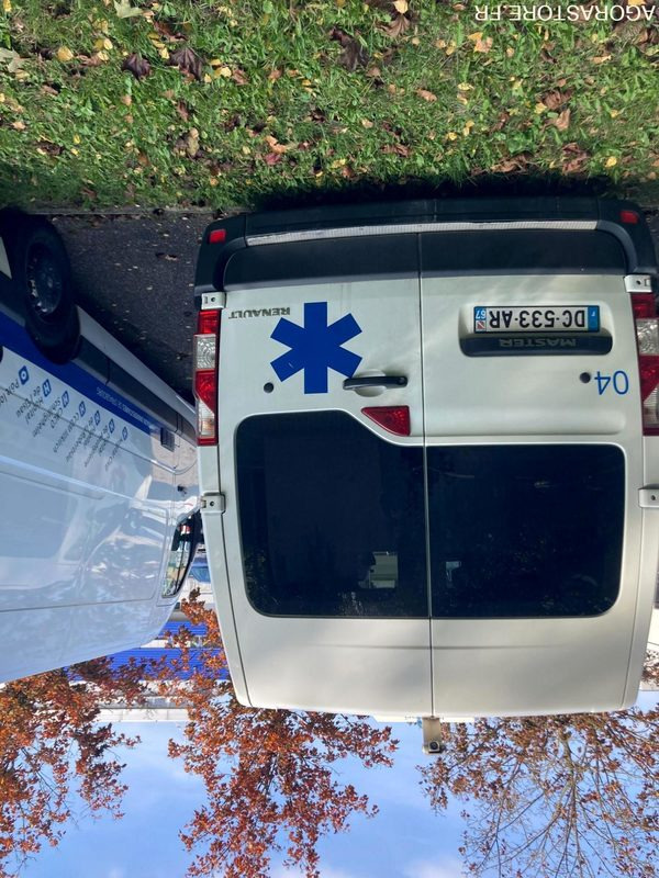 RENAULT MASTER VASP type ambulance - Ambulance: picture 3 RENAULT MASTER VASP type ambulance - Ambulance: picture 3