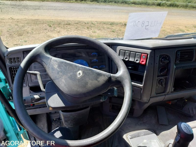 RENAULT PREMIUM 320-19 / 2005 / 445 375 km - Cab chassis truck: picture 5 RENAULT PREMIUM 320-19 / 2005 / 445 375 km - Cab chassis truck: picture 5