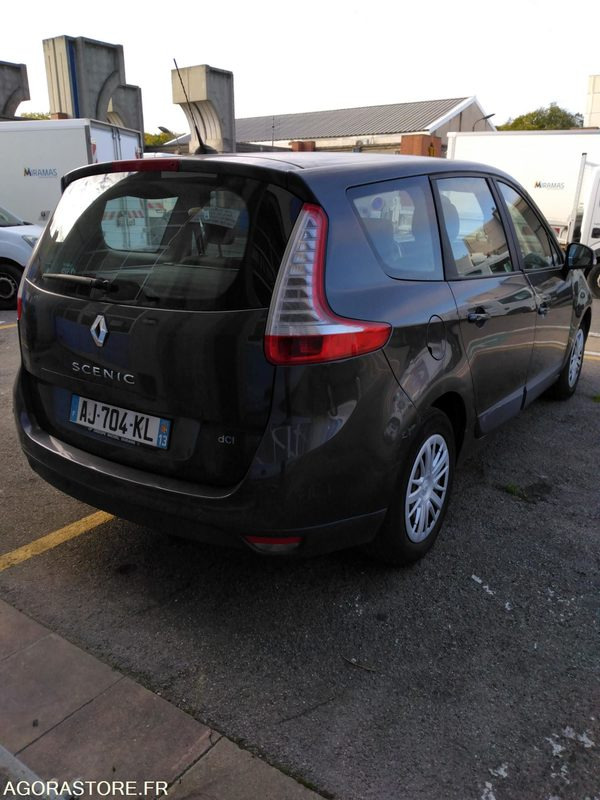 RENAULT SCENIC 1.9 DIESEL - Car: picture 2 RENAULT SCENIC 1.9 DIESEL - Car: picture 2