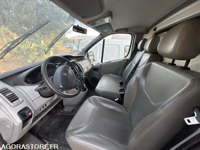 RENAULT TRAFIC - 2011 - 89400KM - BJ390MV - Panel van: picture 4 RENAULT TRAFIC - 2011 - 89400KM - BJ390MV - Panel van: picture 4