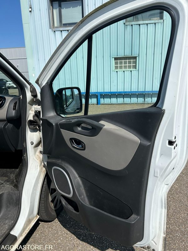 RENAULT TRAFIC 2015 - Panel van: picture 4 RENAULT TRAFIC 2015 - Panel van: picture 4