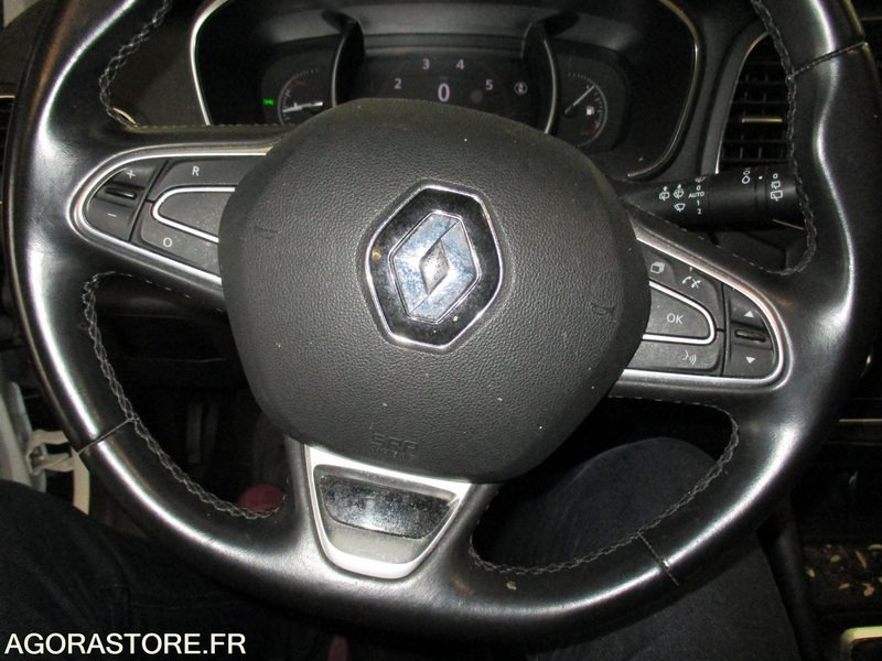 Renault Megane 4 - 2019 - 157992 kms - Car: picture 5 Renault Megane 4 - 2019 - 157992 kms - Car: picture 5