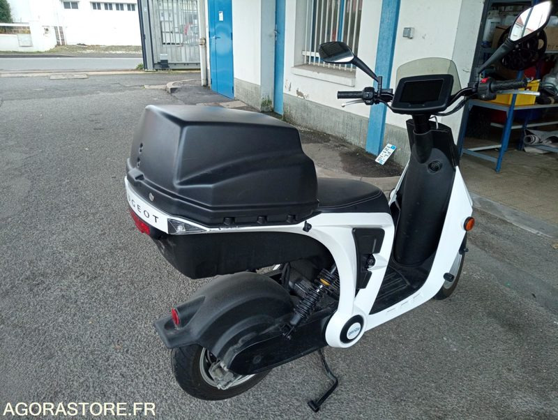 Scooter électrique Peugeot Genzee - Motorcycle: picture 4 Scooter électrique Peugeot Genzee - Motorcycle: picture 4