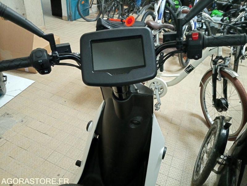 Scooter électrique peugeot - Motorcycle: picture 3 Scooter électrique peugeot - Motorcycle: picture 3