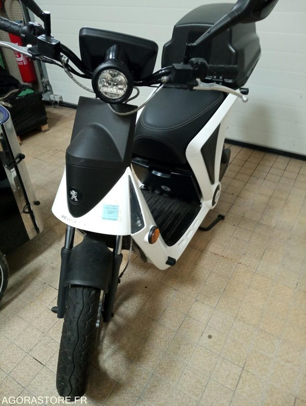 Scooter électrique peugeot - Motorcycle: picture 1 Scooter électrique peugeot - Motorcycle: picture 1