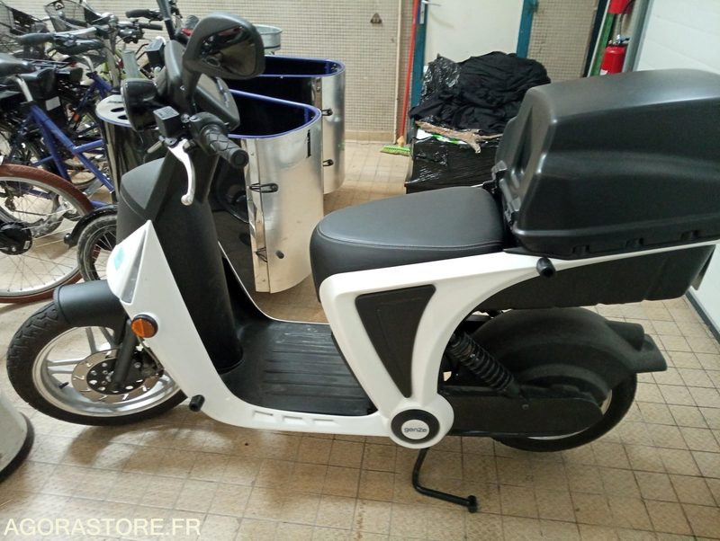 Scooter électrique peugeot - Motorcycle: picture 4 Scooter électrique peugeot - Motorcycle: picture 4