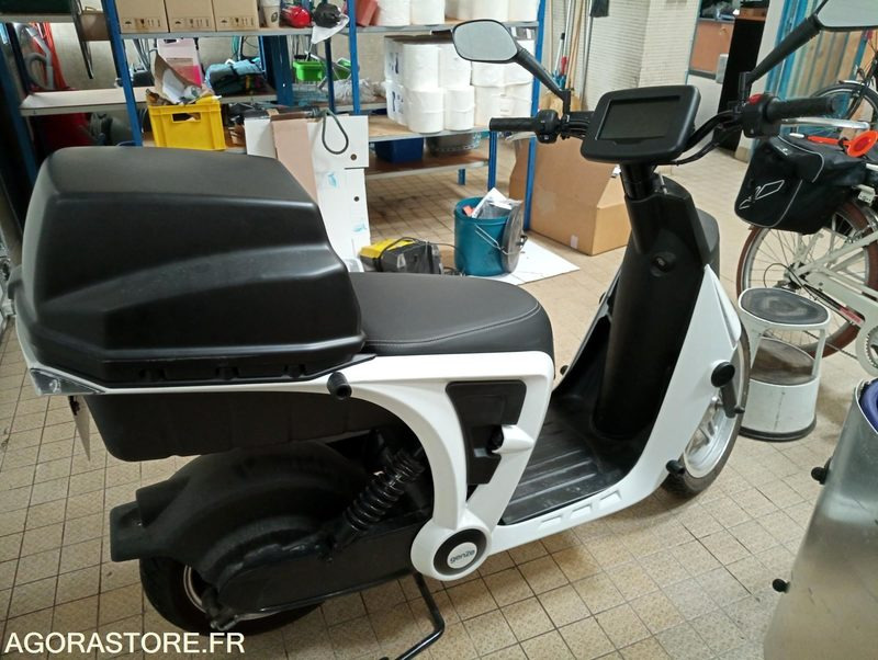Scooter électrique peugeot - Motorcycle: picture 2 Scooter électrique peugeot - Motorcycle: picture 2