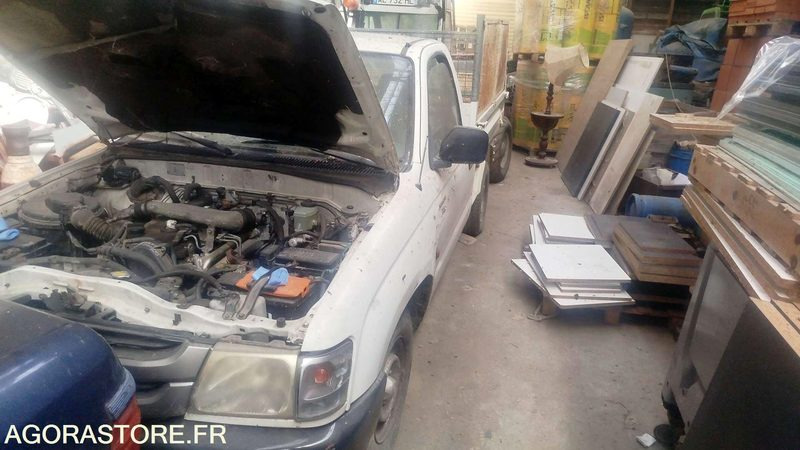 TOYOTA HILUX - 225000KM - 2003 - Tipper van: picture 2 TOYOTA HILUX - 225000KM - 2003 - Tipper van: picture 2