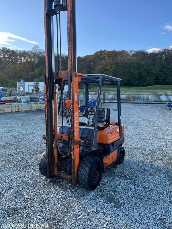 TOYOTA chariot levée libre TOYOTA 025FD18 Diesel - Diesel forklift: picture 3 TOYOTA chariot levée libre TOYOTA 025FD18 Diesel - Diesel forklift: picture 3