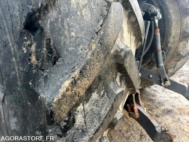 Farm tractor TRACTEUR AGRICOLE MASSEY FERGUSON 8735 DYNA-VT EXCLUSIVE - 2017 / 3600 HEURES: picture 15 Farm tractor TRACTEUR AGRICOLE MASSEY FERGUSON 8735 DYNA-VT EXCLUSIVE - 2017 / 3600 HEURES: picture 15