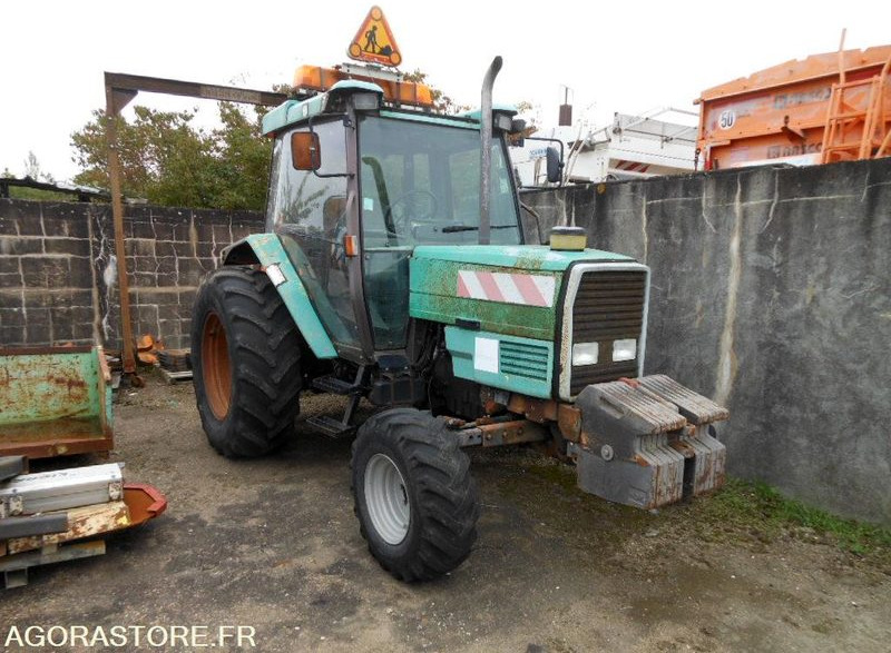 TRACTEUR AGRICOLE MASSEY FERGUSSON 3060 (DD108) - Farm tractor: picture 2 TRACTEUR AGRICOLE MASSEY FERGUSSON 3060 (DD108) - Farm tractor: picture 2