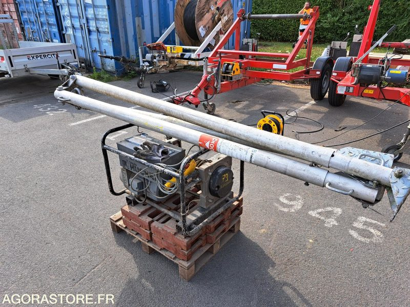 TREUIL ELECTRIQUE - Construction equipment: picture 1 TREUIL ELECTRIQUE - Construction equipment: picture 1
