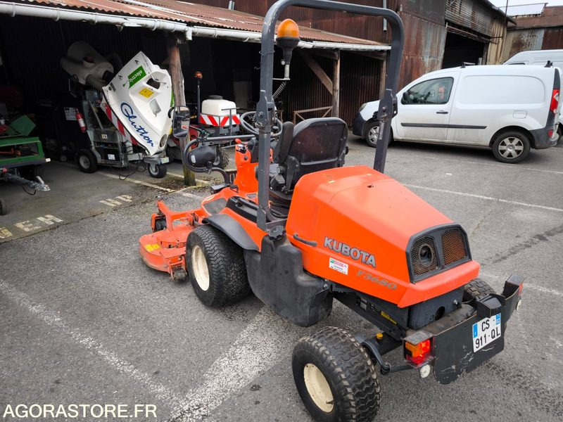 Garden mower Tondeuse KUBOTA F3680 3688 heures 2013: picture 6