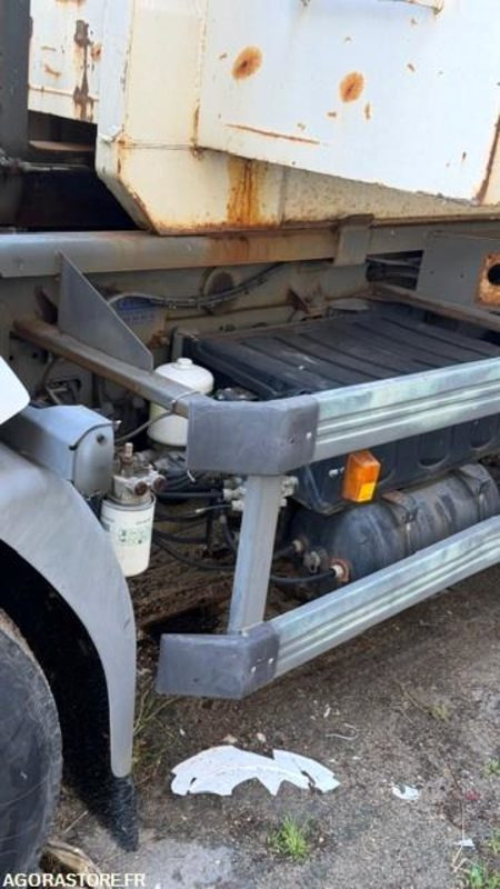 RENAULT MIDLUM BEN/AMO AVEC SALEUSE - Truck: picture 4 RENAULT MIDLUM BEN/AMO AVEC SALEUSE - Truck: picture 4