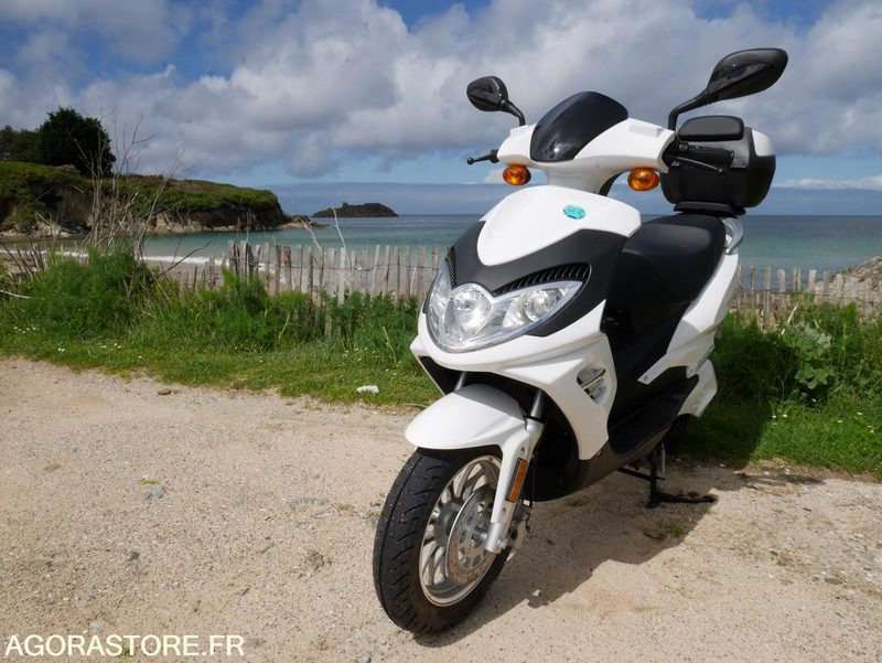 VÉHICULE RÉCUPÉRABLE A QUIBERON - 1 Scooter Easy Watts - E-stock - Motorcycle: picture 1 VÉHICULE RÉCUPÉRABLE A QUIBERON - 1 Scooter Easy Watts - E-stock - Motorcycle: picture 1