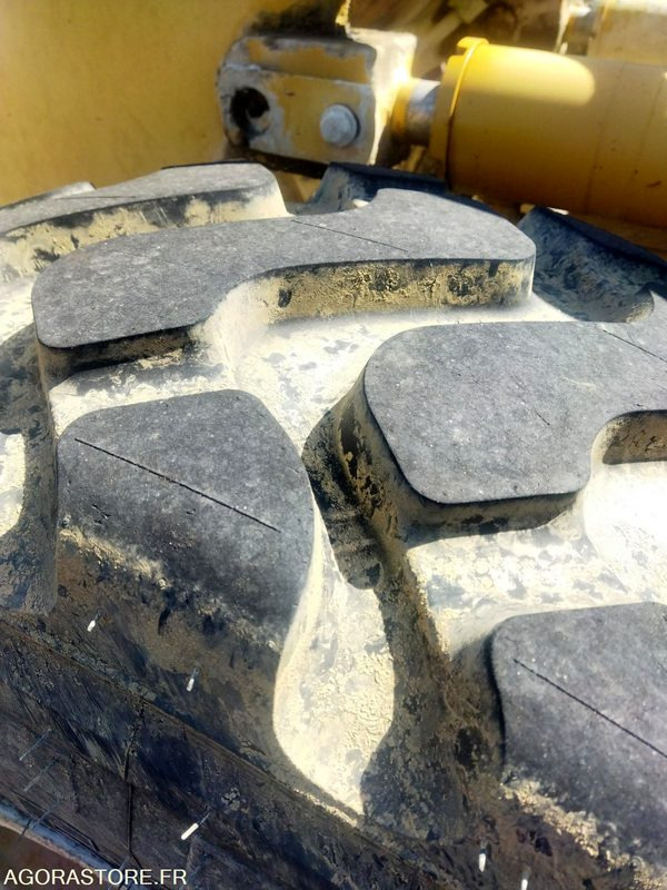 Loader chargeur sur pneu cterpillar 928G 4 pneu michelin xah2 neuf: picture 6