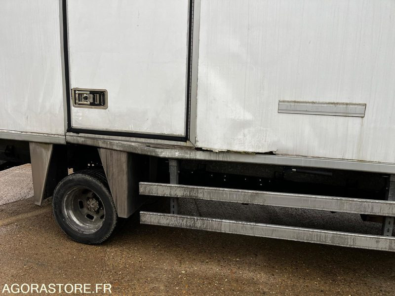 Iveco 35c13 frigorifique 185000km 2013 - Refrigerated van: picture 5 Iveco 35c13 frigorifique 185000km 2013 - Refrigerated van: picture 5