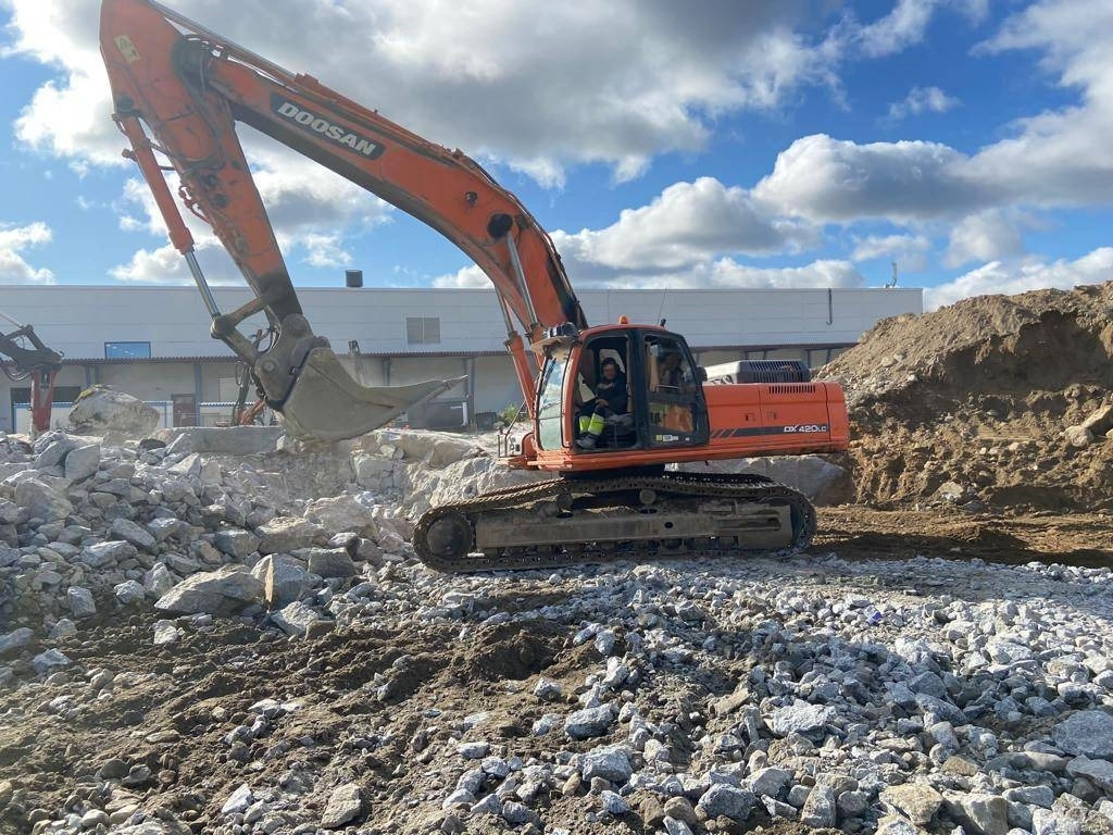 Doosan DX420LC - Crawler excavator: picture 1 Doosan DX420LC - Crawler excavator: picture 1