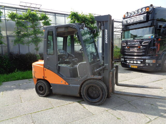 Doosan D35C-7 - Forklift: picture 2 Doosan D35C-7 - Forklift: picture 2